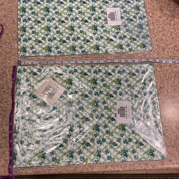 NIP 4 Fabric Placemats Shamrock Lots of Luck (2 Packages of 2 in Each Package) - Picture 6 of 12
